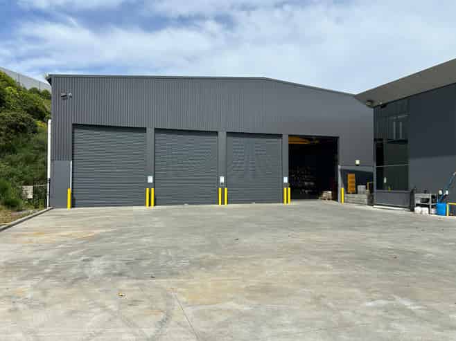 Modern Workshop with Gantry & Yard