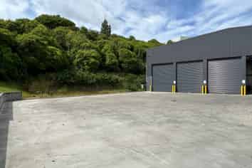 Modern Workshop with Gantry & Yard