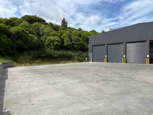 Modern Workshop with Gantry & Yard