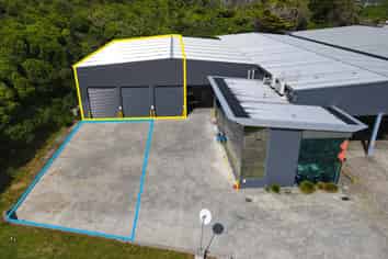 Modern Workshop with Gantry & Yard