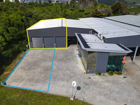 Modern Workshop with Gantry & Yard