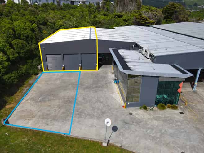 Modern Workshop with Gantry & Yard