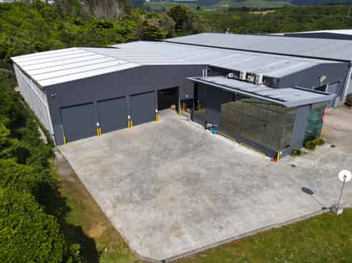 Modern Workshop with Gantry & Yard
