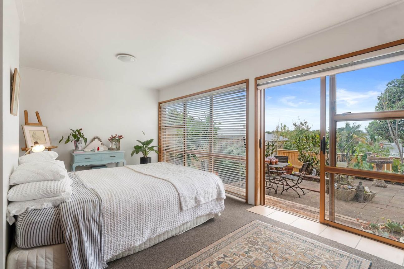 BOUTIQUE complex with SEA and CITYSCAPE - Widok 5