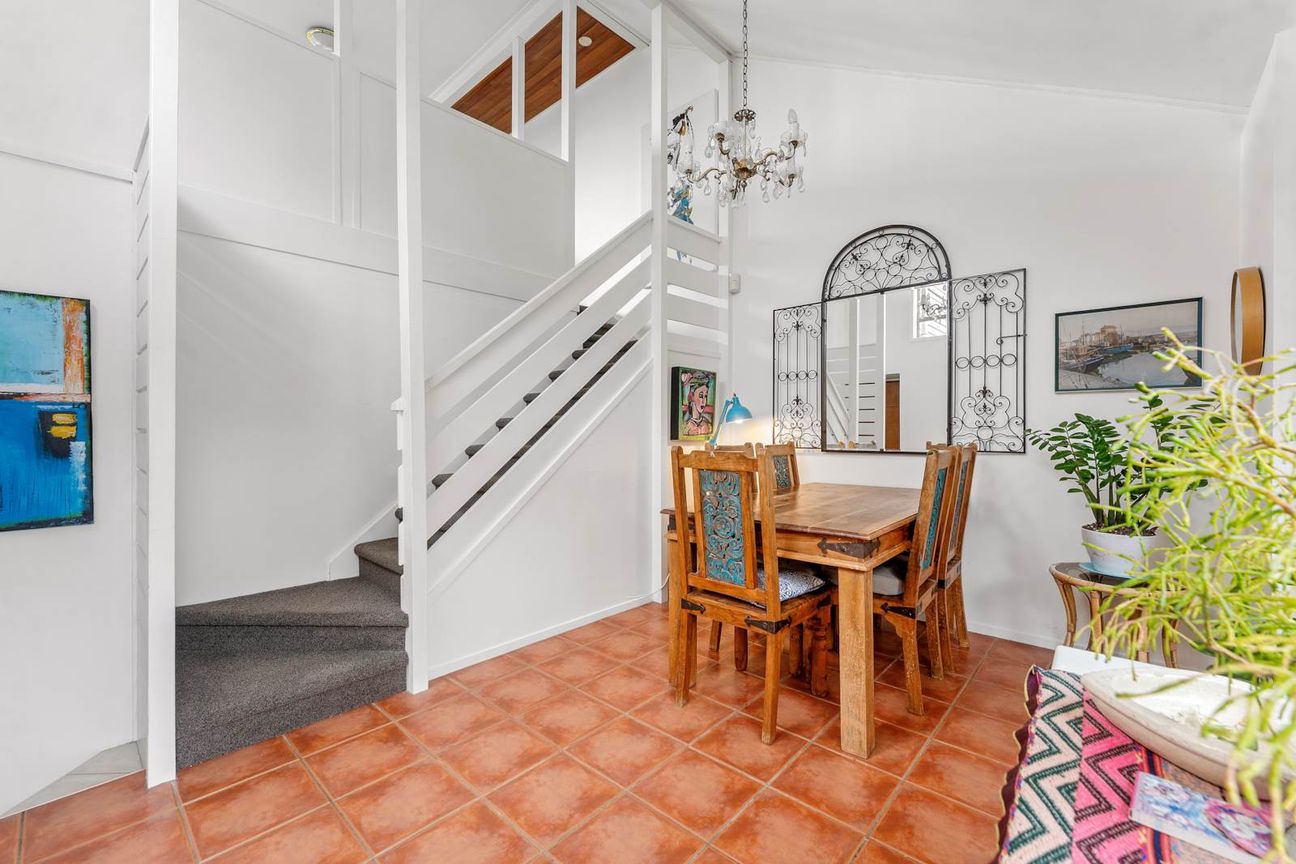 BOUTIQUE complex with SEA and CITYSCAPE - Widok 4