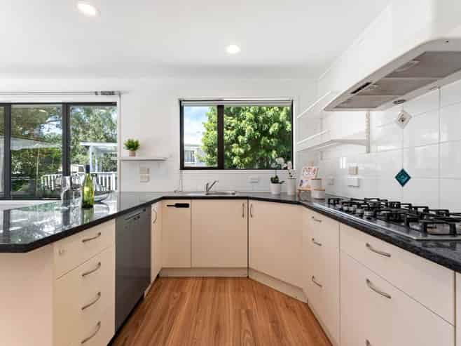 51 Saddleback Rise, Murrays Bay