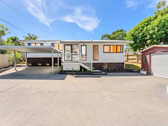 51 Saddleback Rise, Murrays Bay