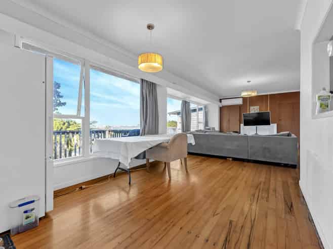 216 Hillsborough Road, Hillsborough