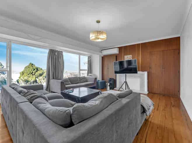 216 Hillsborough Road, Hillsborough