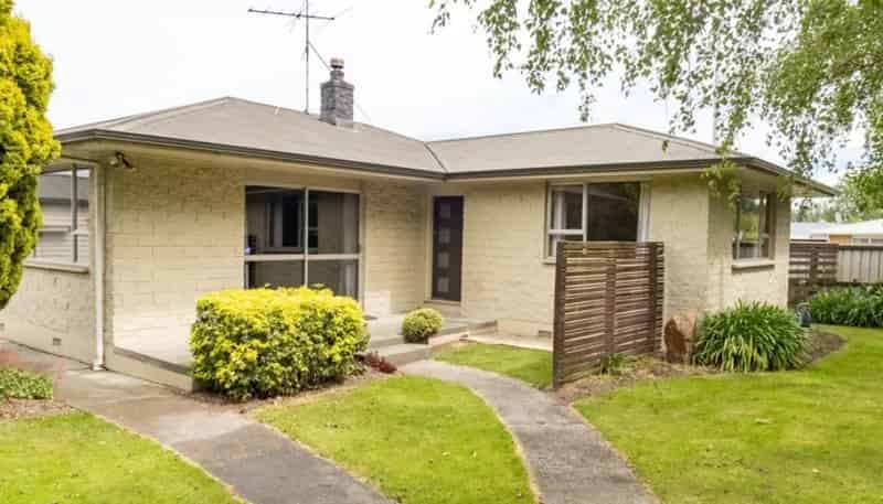 48 Chalmers Aveune , Hampstead