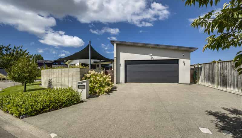 7 Raven Grove, Havelock North