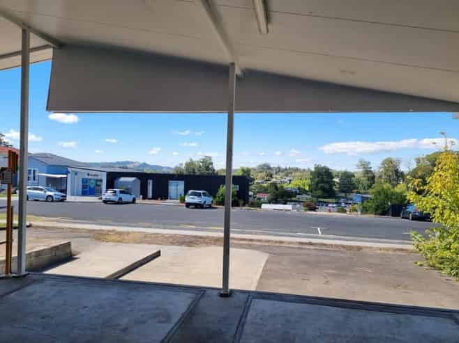 Commercial building in central location