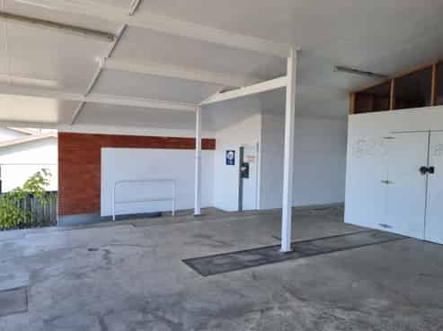 Commercial building in central location