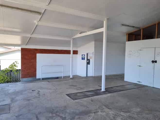 Commercial building in central location