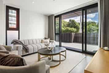 1/219 Lake Road, Northcote