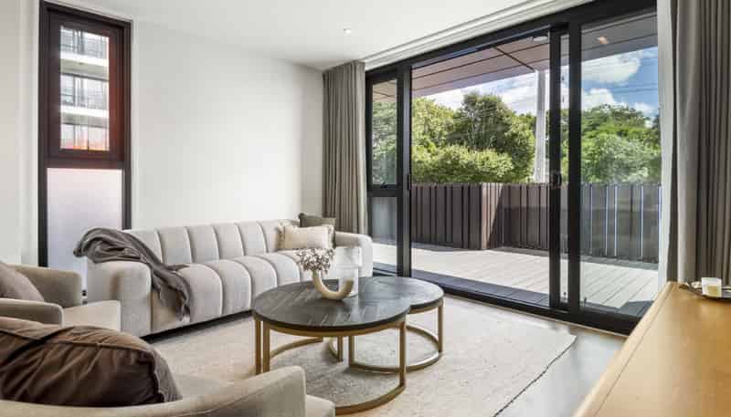 1/219 Lake Road, Northcote