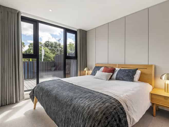 1/219 Lake Road, Northcote