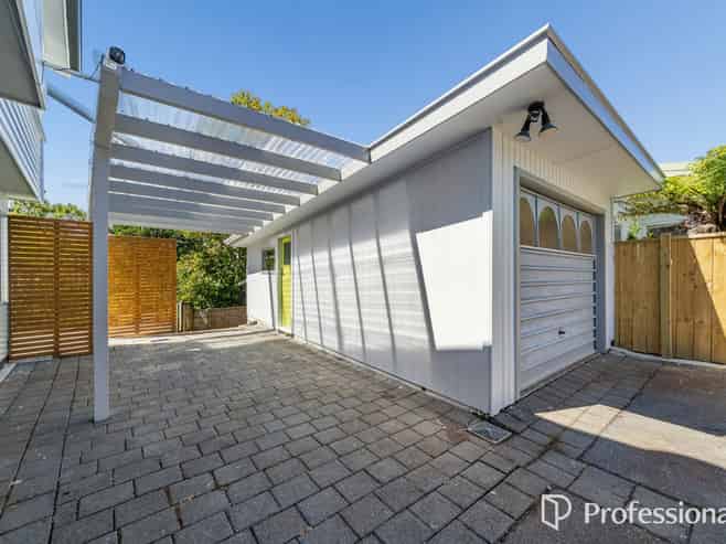 24 Rondane Place, Tirohanga