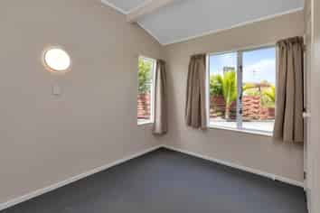 2/14 Old Onerahi Road, Onerahi