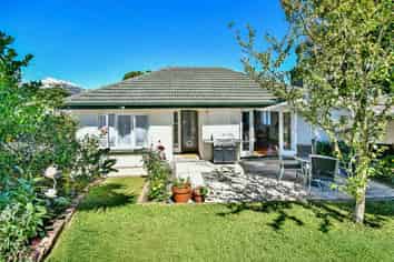  16 Olsen Avenue, Hillsborough