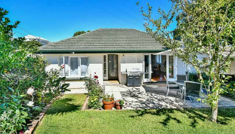  16 Olsen Avenue, Hillsborough