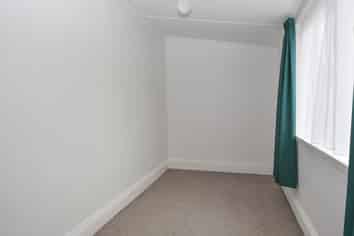 2/144 High Street North , Carterton