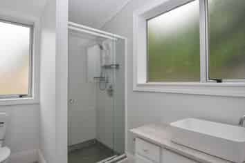 2/144 High Street North , Carterton