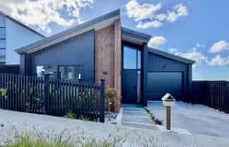 90 Huanui Drive, Orewa