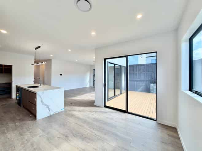 90 Huanui Drive, Orewa