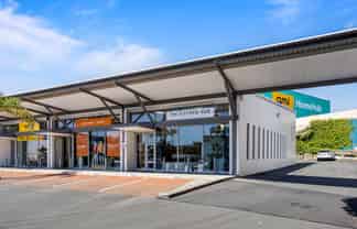 PREMIUM CORNER SHOWROOM - READY TO OCCUPY/INVEST
