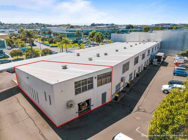 HIGH-STUD ALBANY RETAIL WITH ROLLER DOOR - VACANT
