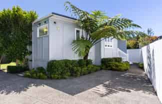 4A Tiroroa Avenue, Te Atatu South