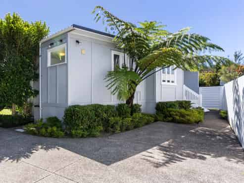 4A Tiroroa Avenue, Te Atatu South