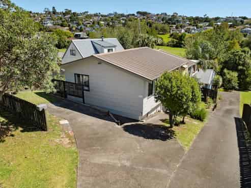 2/62 Trias Road, Totara Vale