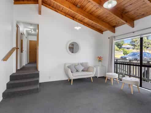 2/62 Trias Road, Totara Vale