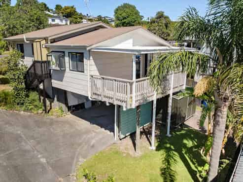 2/62 Trias Road, Totara Vale