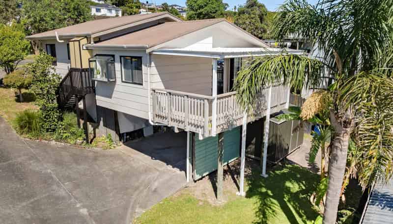 2/62 Trias Road, Totara Vale