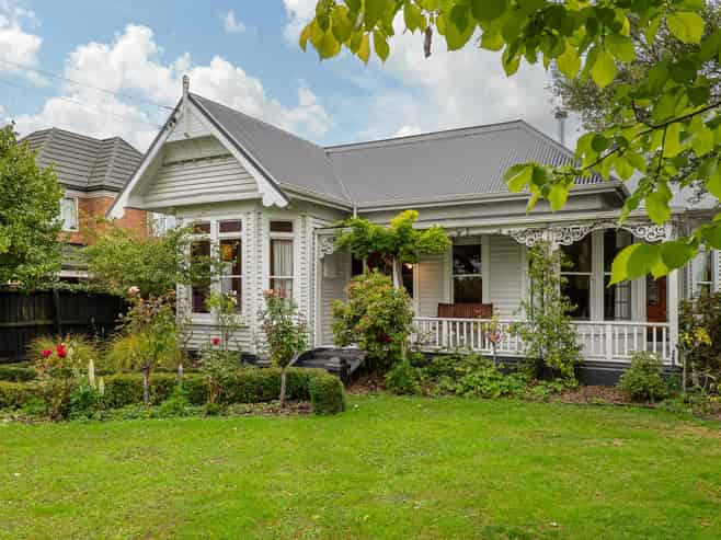 42 Hawkesbury Avenue, Saint Albans