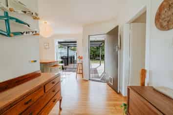 11 Good Street, Matangi