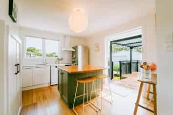 11 Good Street, Matangi