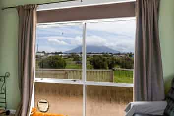 136 Warwick Road, Stratford