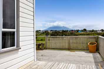 136 Warwick Road, Stratford