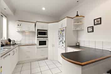 32 Hugh Green Drive, Pinehill