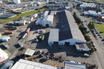 Drive‑Through Warehouse With Yard