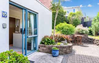 25A Punga Grove Avenue, Riverside