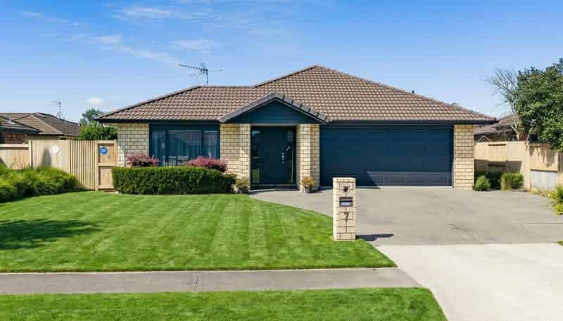 7 Whitney Place, Rototuna North