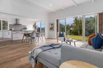 92 Michael Road, PARAPARAUMU