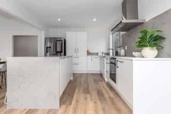 92 Michael Road, PARAPARAUMU