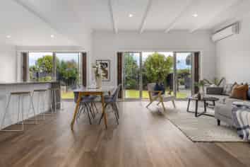 92 Michael Road, PARAPARAUMU