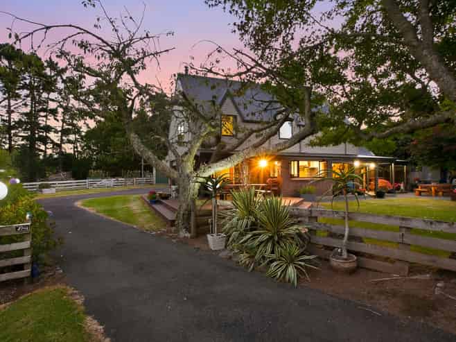 17 Ridgewood Drive, Ridgewood